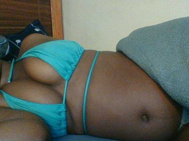 Kishylovee live cam on BongaCams