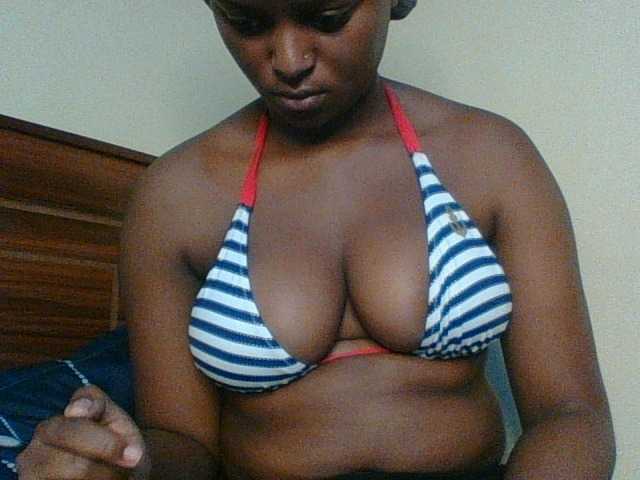 Kishylovee live cam on BongaCams