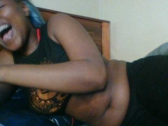 Kishylovee live cam on BongaCams
