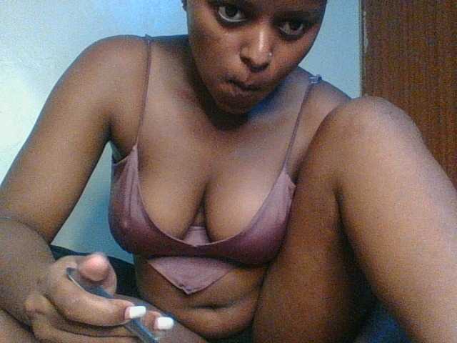 Kishylovee live cam on BongaCams