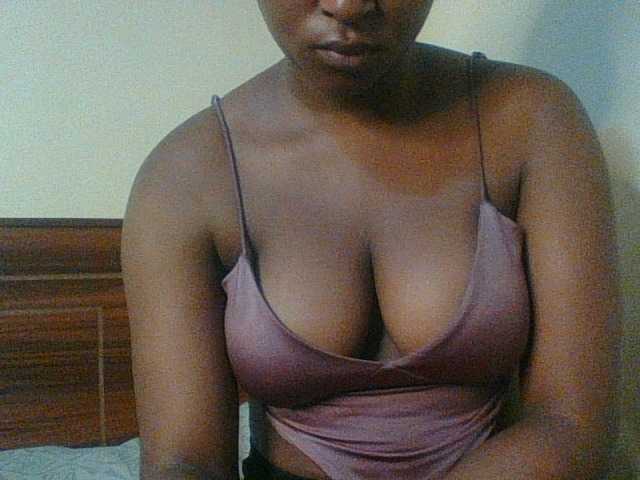 Kishylovee live cam on BongaCams