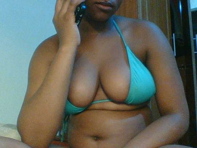 Kishylovee live cam on BongaCams