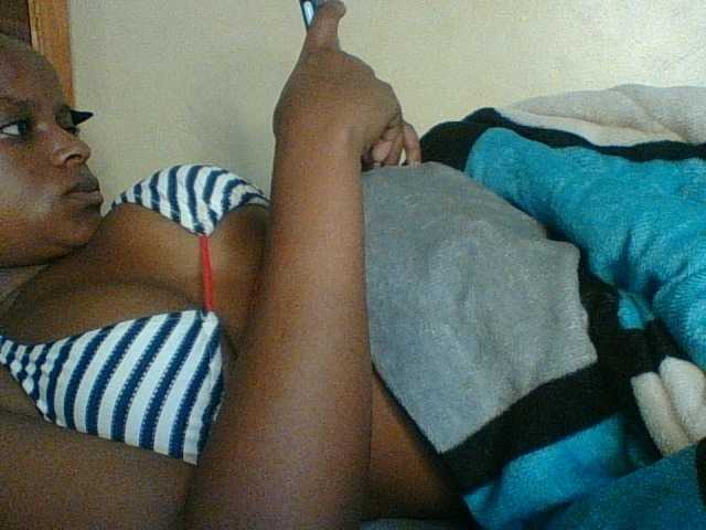 Kishylovee live cam on BongaCams