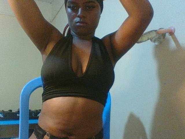 Kishylovee live cam on BongaCams