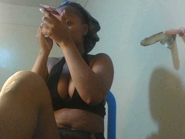 Kishylovee live cam on BongaCams