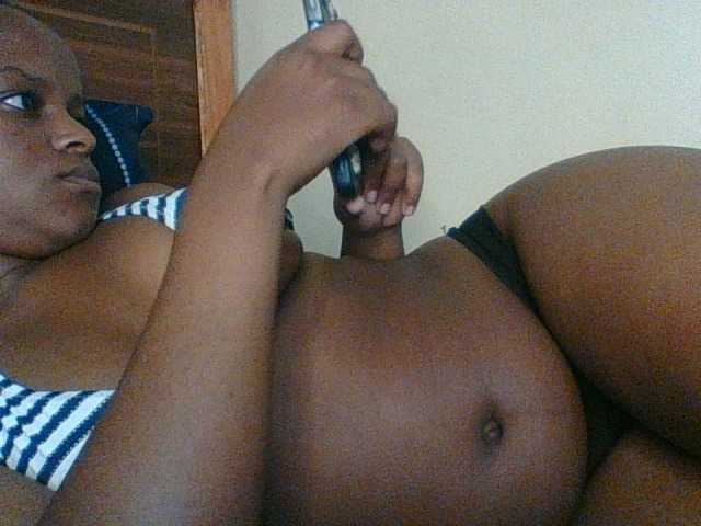 Kishylovee live cam on BongaCams