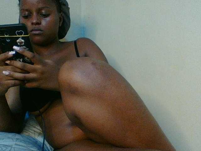 Kishylovee live cam on BongaCams