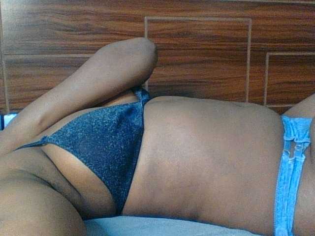 Kishylovee live cam on BongaCams