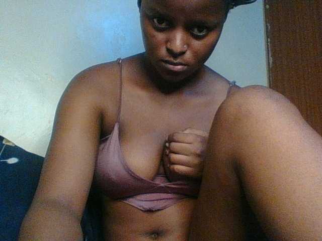 Kishylovee live cam on BongaCams