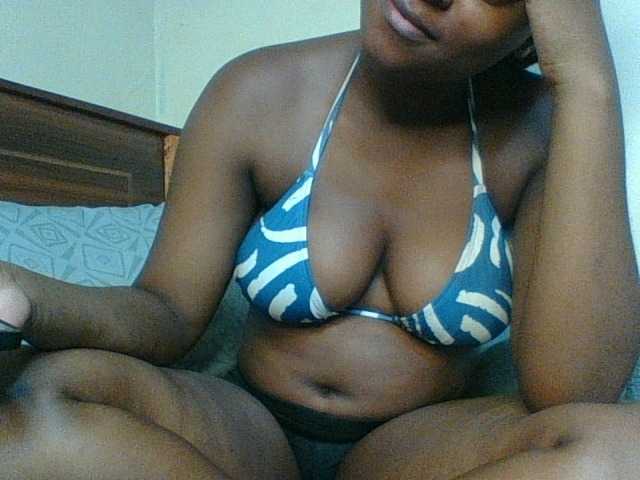 Kishylovee live cam on BongaCams