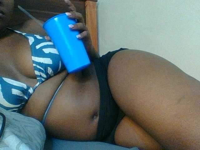 Kishylovee live cam on BongaCams