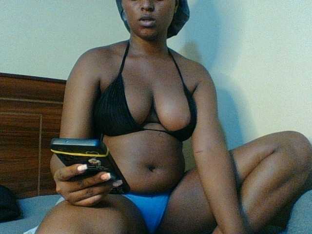 Kishylovee live cam on BongaCams
