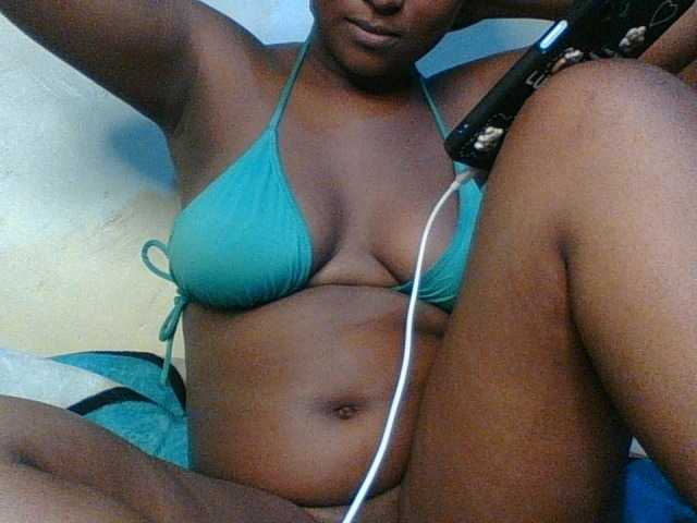 Kishylovee live cam on BongaCams