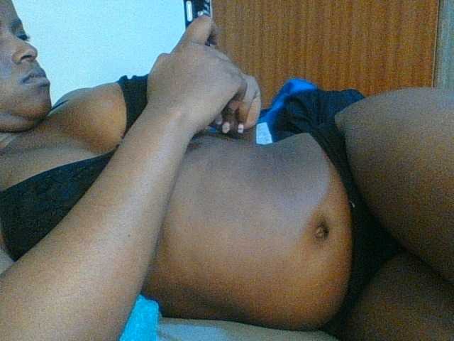Kishylovee live cam on BongaCams