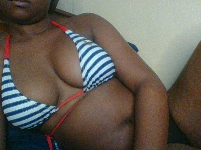 Kishylovee live cam on BongaCams