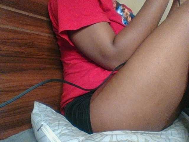 Kishylovee live cam on BongaCams