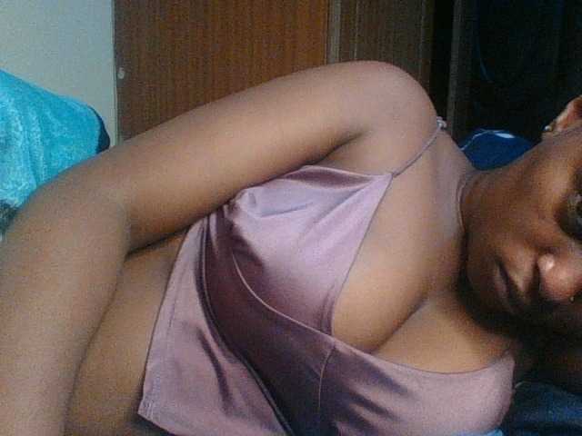 Kishylovee live cam on BongaCams