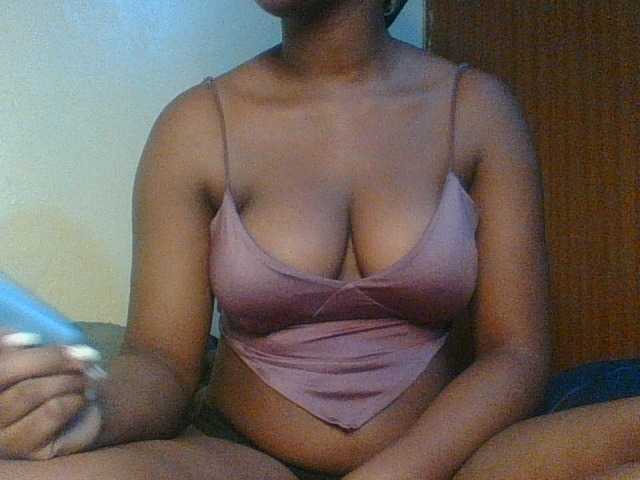 Kishylovee live cam on BongaCams