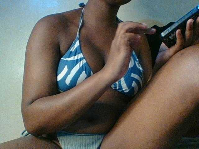 Kishylovee live cam on BongaCams