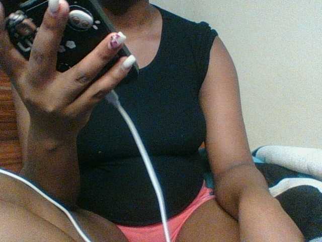 Kishylovee live cam on BongaCams