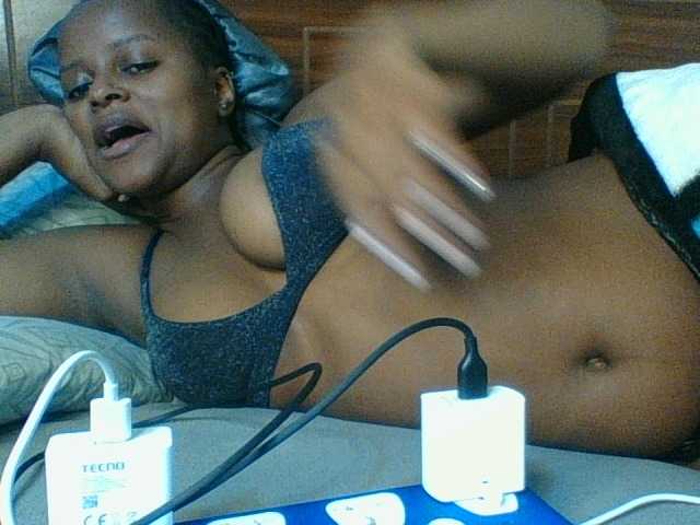 Kishylovee live cam on BongaCams