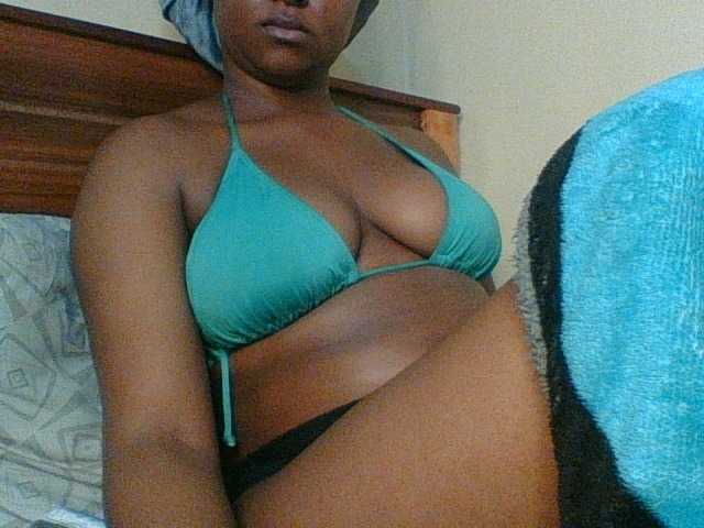 Kishylovee live cam on BongaCams