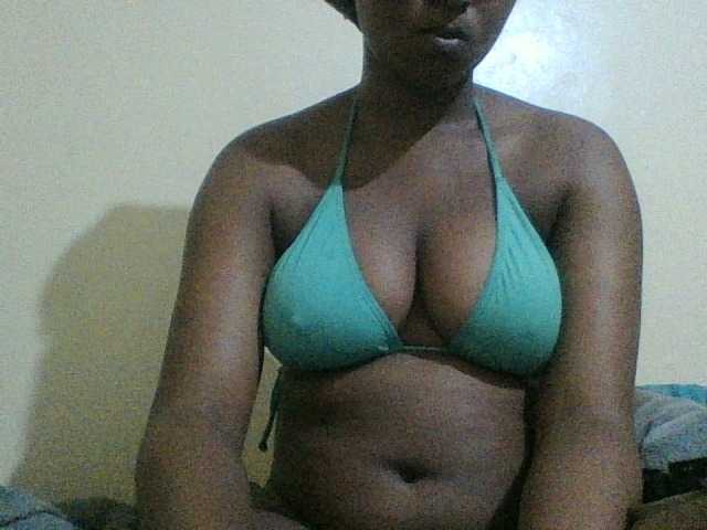 Kishylovee live cam on BongaCams