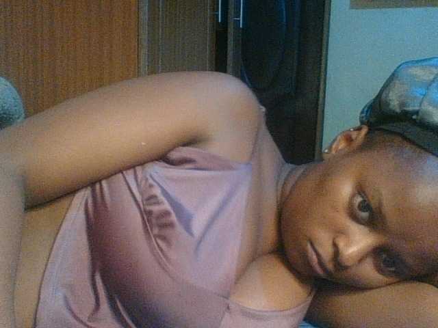 Kishylovee live cam on BongaCams