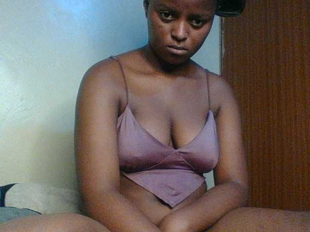 Kishylovee live cam on BongaCams