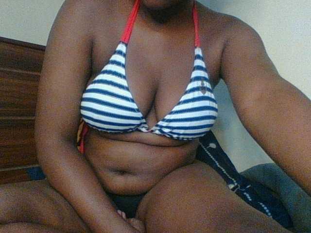 Kishylovee live cam on BongaCams