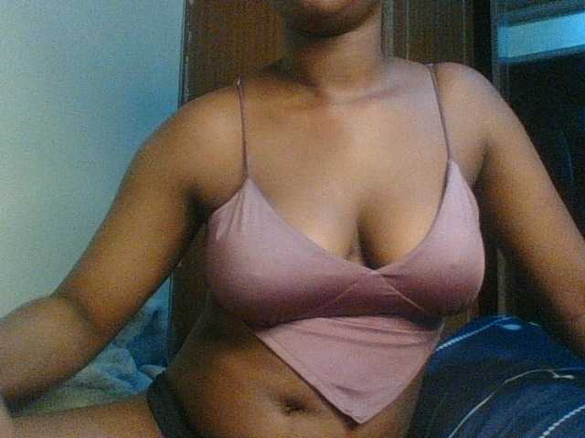 Kishylovee live cam on BongaCams