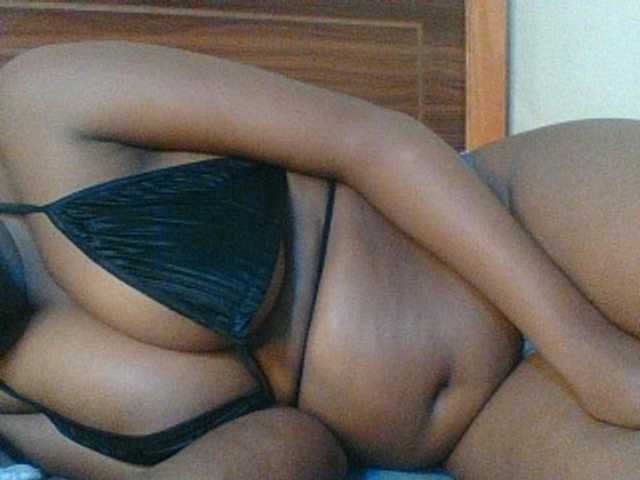 Kishylovee live cam on BongaCams