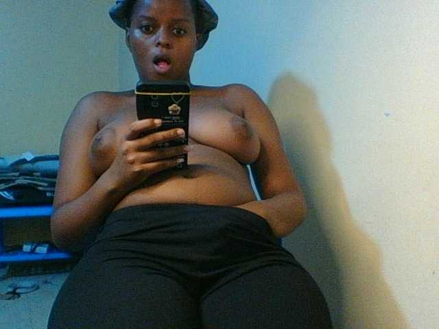 Kishylovee live cam on BongaCams