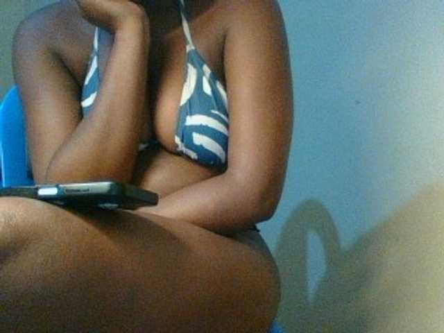 Kishylovee live cam on BongaCams