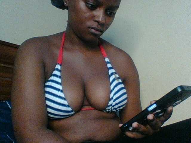 Kishylovee live cam on BongaCams