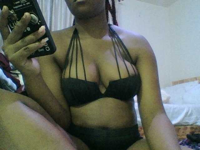 Kishylovee live cam on BongaCams