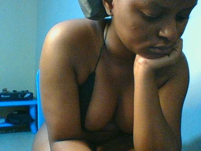 Kishylovee live cam on BongaCams