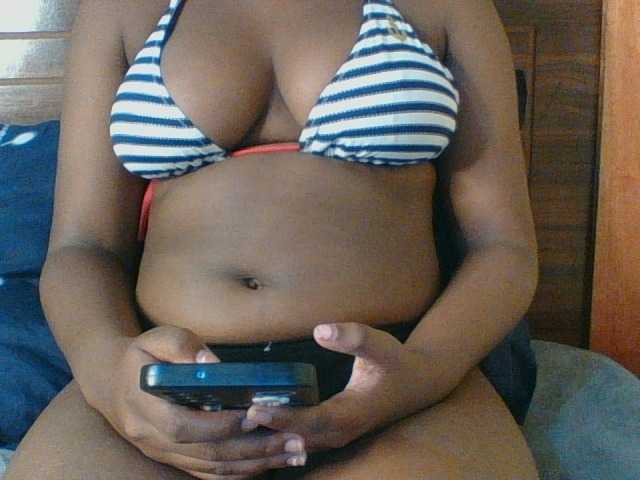 Kishylovee live cam on BongaCams