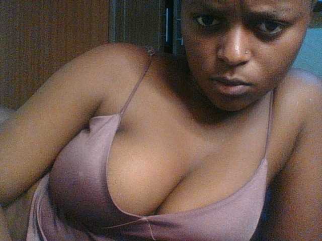Kishylovee live cam on BongaCams