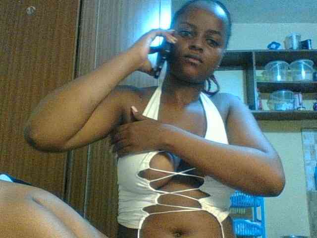 Kishylovee Live Webcam on BongaCams