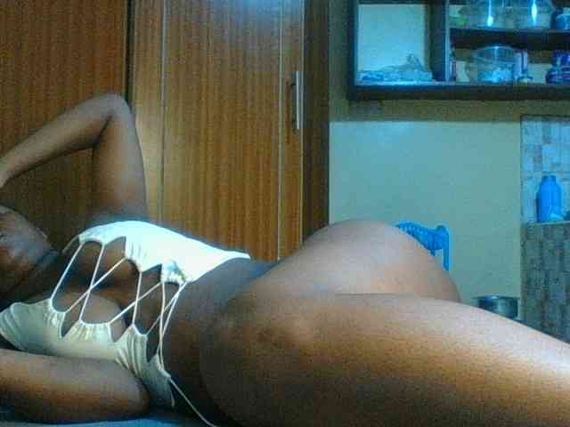 Kishylovee Live Webcam on BongaCams