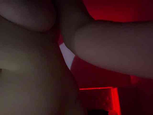 Onlygirlintheworld webcam