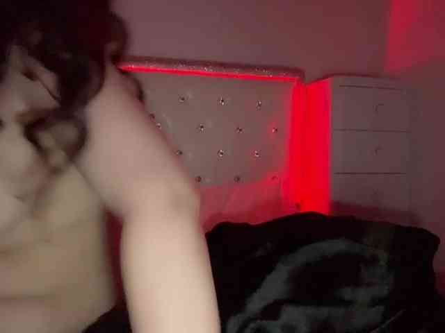 Onlygirlintheworld webcam
