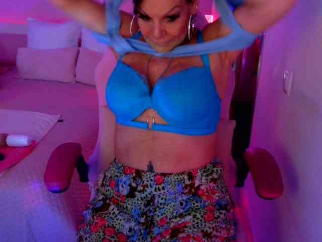 NinaNoblesse webcam