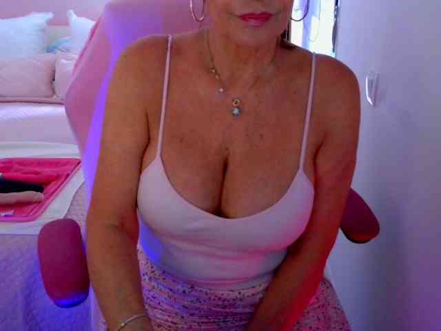 NinaNoblesse webcam