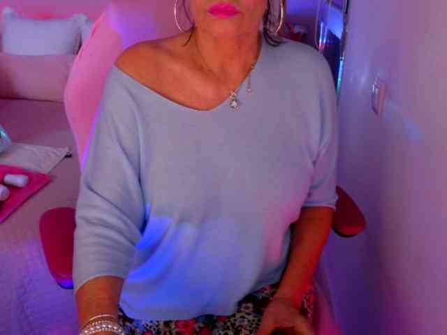 NinaNoblesse webcam