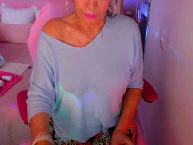 NinaNoblesse webcam