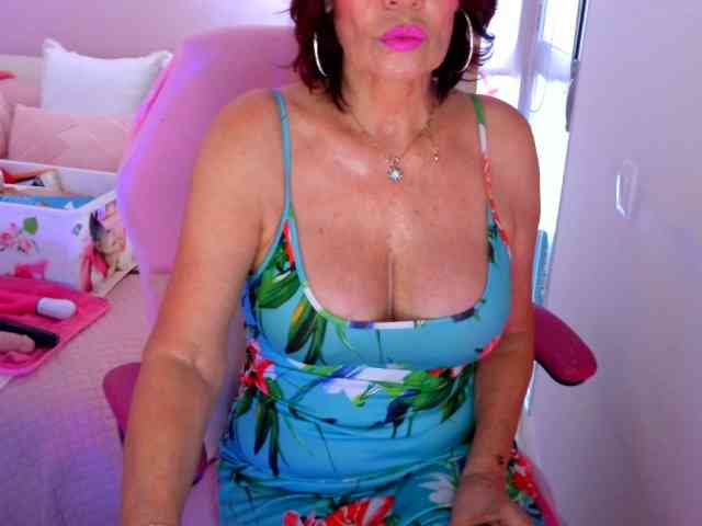 NinaNoblesse webcam