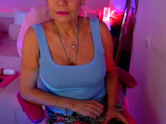NinaNoblesse webcam