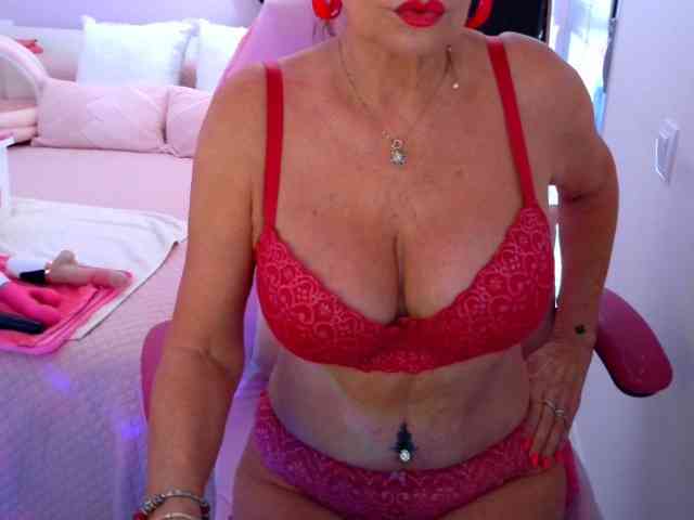 NinaNoblesse webcam